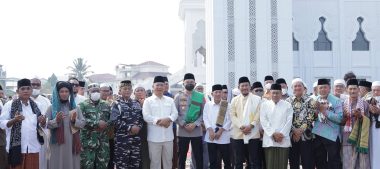 RIBUAN WARGA KETAPANG GELAR SHOLAT ISTISQA, BERDOA DI TENGAH KEMARAU PANJANG