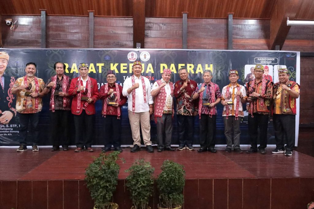 BUPATI KETAPANG DORONG PAKOMOANT DAYAK KANAYATN PERKUAT PERSATUAN DAN KONTRIBUSI BAGI DAERAH
