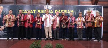 BUPATI KETAPANG DORONG PAKOMOANT DAYAK KANAYATN PERKUAT PERSATUAN DAN KONTRIBUSI BAGI DAERAH