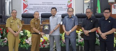 SEKDA KETAPANG SAMPAIKAN JAWABAN BUPATI ATAS PANDANGAN FRAKSI TERHADAP PERUBAHAN APBD 2026