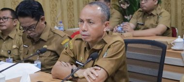 SEKDA KETAPANG HADIRI RAPAT KERJA GUBERNUR KALBAR MELALUI ZOOM MEETING