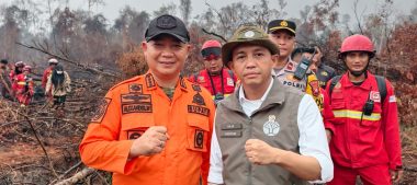 MENTERI KEHUTANAN TURUN KE KETAPANG, PASTIKAN PENANGANAN KARHUTLA BERJALAN OPTIMAL