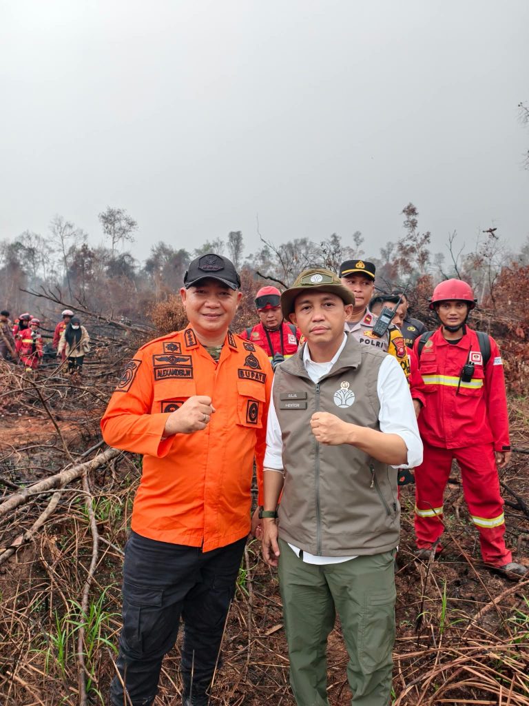 MENTERI KEHUTANAN TURUN KE KETAPANG, PASTIKAN PENANGANAN KARHUTLA BERJALAN OPTIMAL