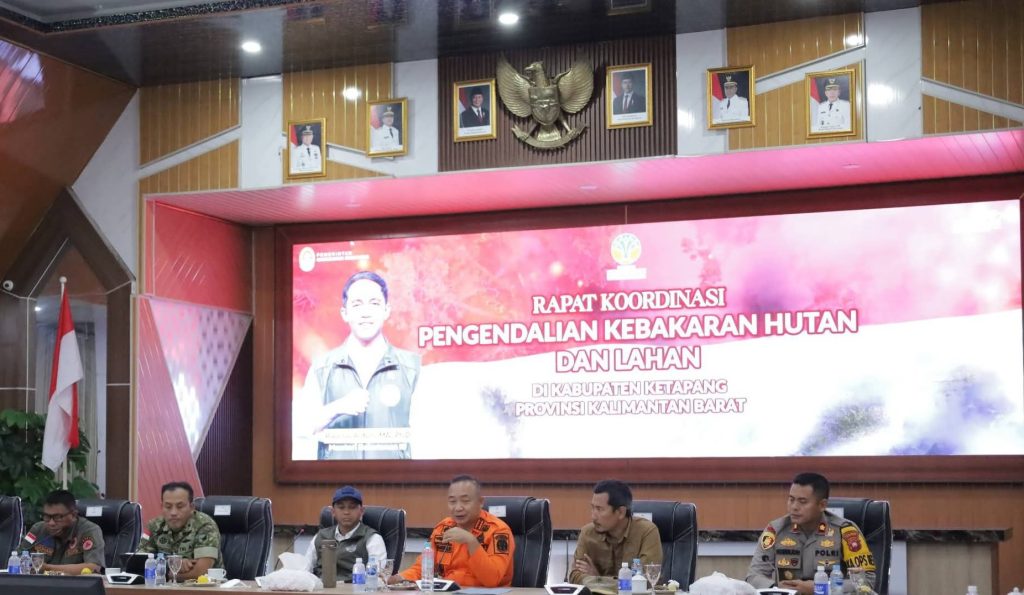 PEMKAB KETAPANG GELAR RAKOOR KARHUTLA BERSAMA MENHUT RI
