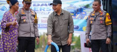 BUPATI KETAPANG BERSAMA TNI-POLRI HADIRKAN LAYANAN AIR BERSIH BERTEKNOLOGI RO UNTUK WARGA TERDAMPAK KEMARAU